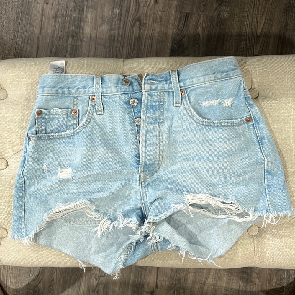 Levi 501 shorts - size 27